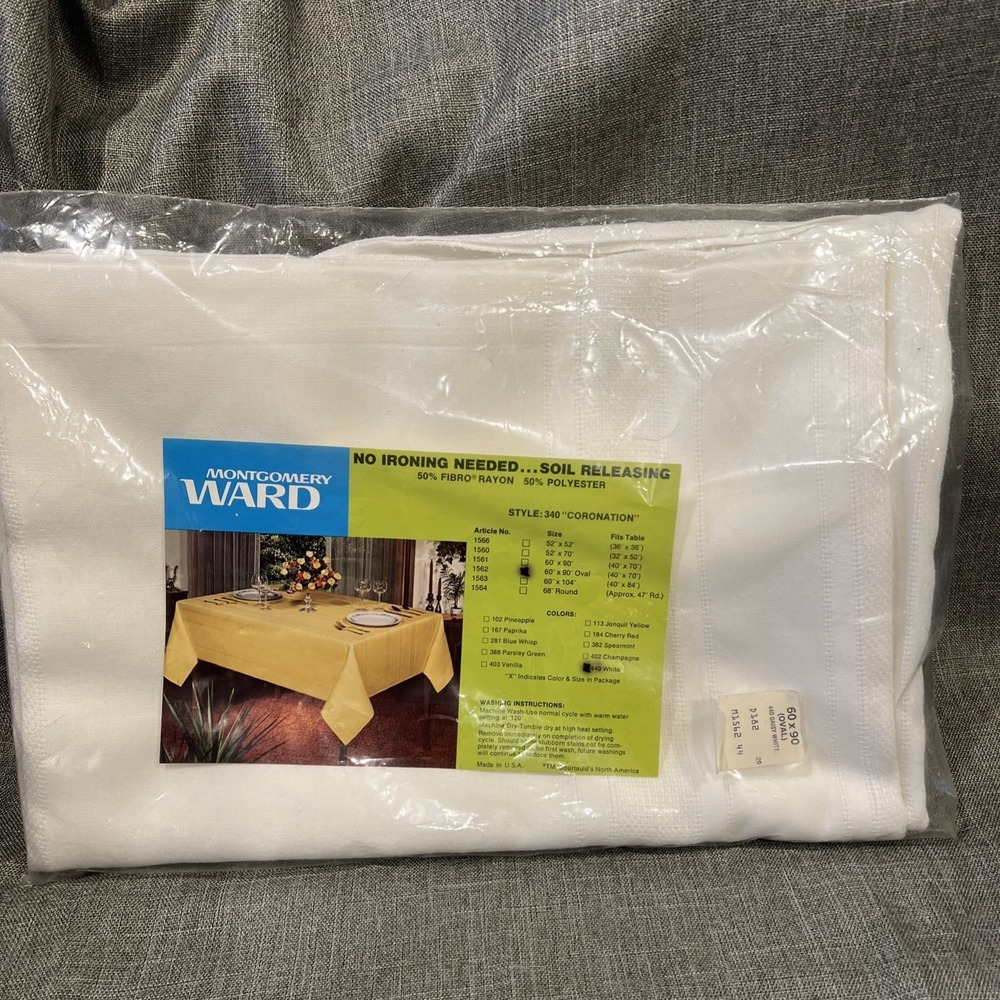 Vintage Montgomery Ward Soil Releasing No Iron White Tablecloth Oval 60 x 90‎